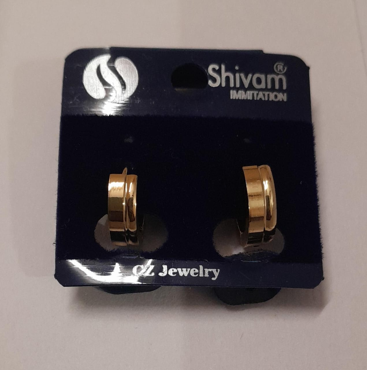 Touch of gold. Earrings for women 