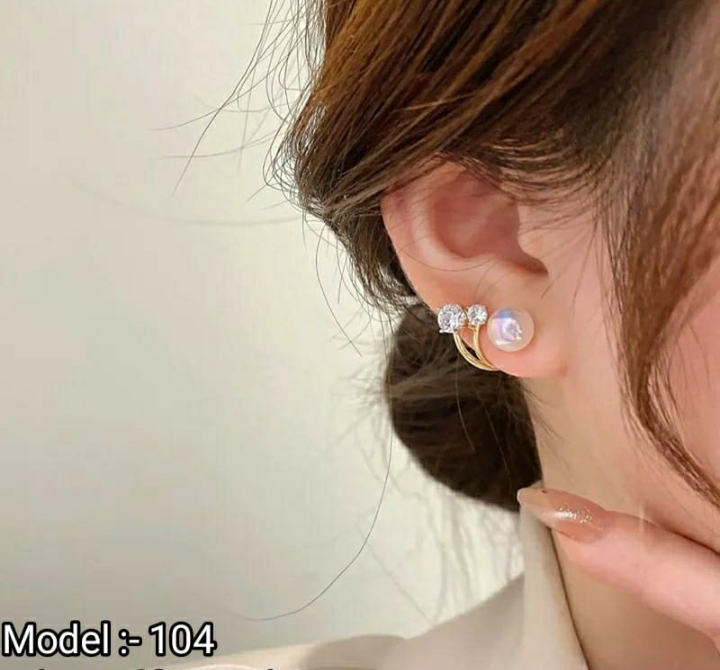Korean crystal ear studs with pearls golden 